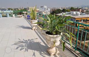 Three-bedroom penthouse with a huge terrace and views of the Acropolis in Moschato, Attica, Greece for 560,000 €