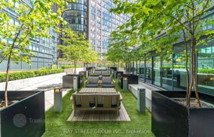 4-bedroom apartment in Bay Street for C$945,000