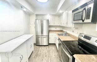 2-bedroom apartments in condo 106 m² in Aventura for $445,000