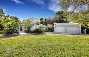 2-bedroom house 296 m² in Miami for $2,350,000