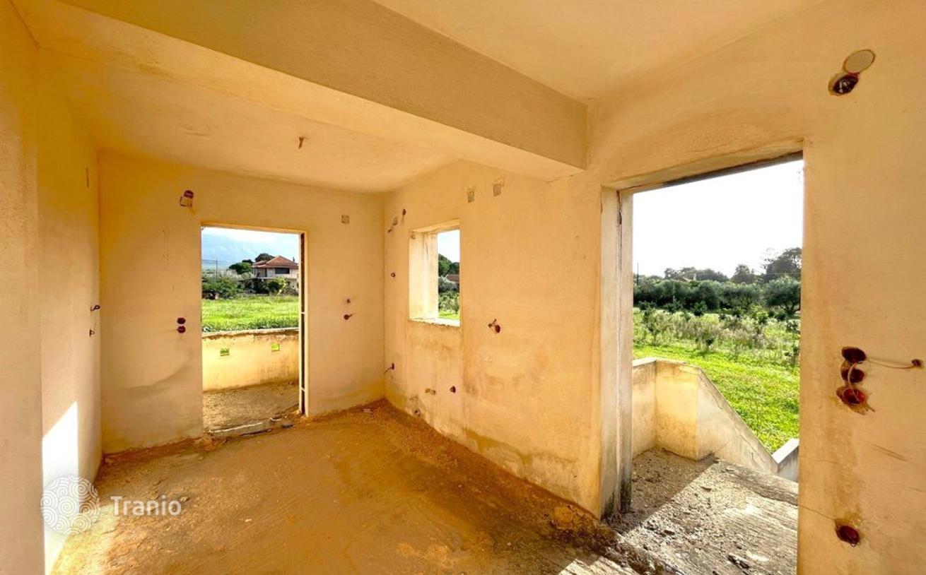 Villa for sale in Kyparissia, Greece — listing 2332963