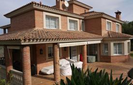 Three-storey villa with a swimming pool and a garden near the sandy beach, Tarragona, Spain for 7,800 € per week