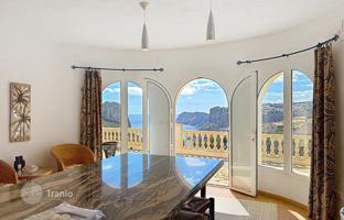 4-bedroom cottage 210 m² in Alicante for 495,000 €