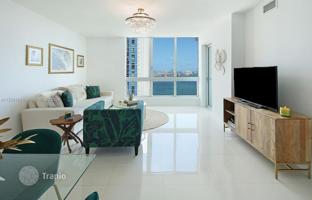 2-bedroom apartments in condo 93 m² in Miami for $700,000