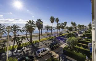 Sunny two-bedroom apartment right on the Promenade des Anglais, Nice, France for 795,000 €