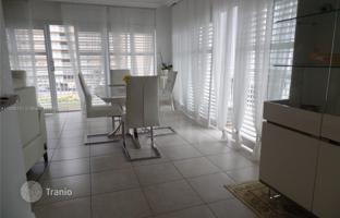 2-bedroom apartments in condo 100 m² in Hallandale Beach for $329,000