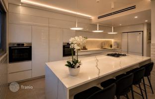 8-bedroom villa 250 m² in Netanya for $3,252,000
