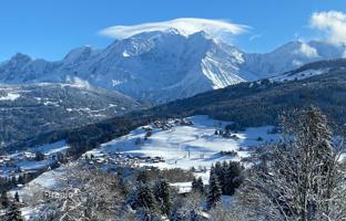 Plot with a building permit and a project of a chalet, Combloux, France for 620,000 €