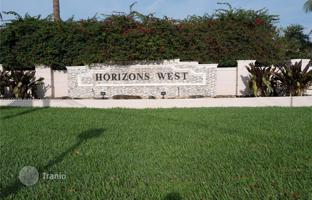 3-bedroom apartments in condo 97 m² in West End for $330,000