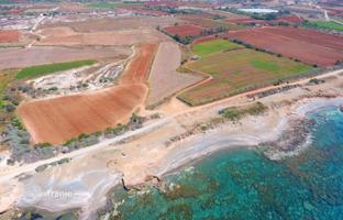Land plot in Larnaca for 1,650,000 €