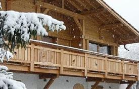 Renovated chalet with a sauna and a jacuzzi in the center of Chamonix, France for 4,400 € per week