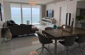 Stylish flat with ocean views in a residence on the first line of the beach, Hollywood, Florida, USA for $1,150,000