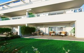 Apartments with parking space on the first line of the golf course, Mijas, Spain for 425,000 €