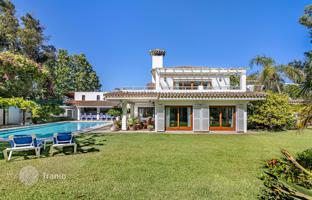 5-bedroom villa 698 m² in Estepona for 2,400,000 €