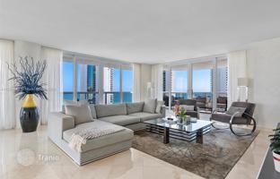 3-bedroom apartments in condo 217 m² in Collins Avenue for $1,400,000