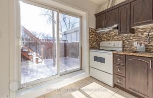 10-bedroom apartment in Gerrard Street East for C$2,370,000