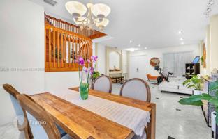 5-bedroom house 463 m² in Miramar (USA) for $1,049,000