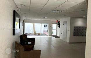 2-bedroom apartments in condo 99 m² in Miami Beach for $515,000