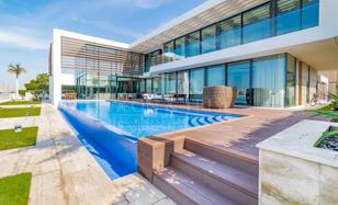 Elite villa with a pool and direct access to the beach, Dubai, UAE for $23,151,000