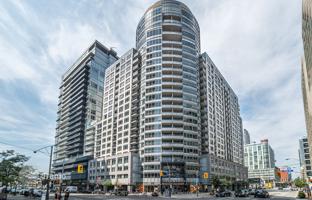 6-bedroom apartment in Blue Jays Way for C$980,000