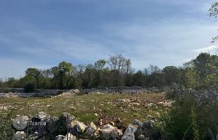 Land plot 700 m² in Malinska for 350,000 €