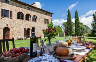 Traditional historic villa with a pool, a park and a thermal spring in Montalcino, Tuscany, Italy for 1,550,000 €