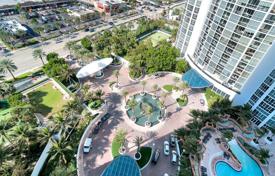 Condo – Collins Avenue, Miami, Florida,  USA for $878,000