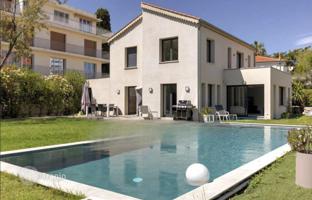 Contemporary villa with a pool by the sea in Antibes, Cote d'Azur, France for 1,969,000 €