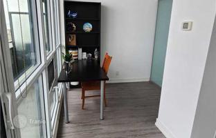 2-bedroom apartment in Lake Shore Boulevard West for C$881,000