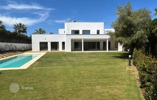 6-bedroom villa 586 m² in Sotogrande for 2,450,000 €