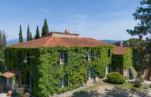 Farm 1,330 m² in Arezzo for 3,900,000 €