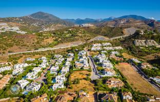 Land plot 2,587 m² in Nueva Andalucia for 2,600,000 €