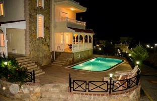 4-bedroom villa 1,000 m² in İncekum for 24,432,000 TRY