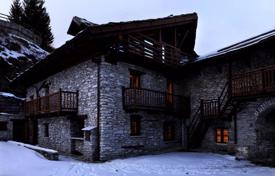 Premium chalet with a roof-top terrace and a sauna, Sestriere, Italy for 20,000 € per week