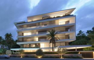 Premium flat with garden and swimming pool, close to the beach and town centre, Varkiza, Attica, Greece for 2,900,000 €