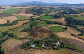 Farm with vineyard and olive grove for sale in Montalcino Tuscany for 3,000,000 €
