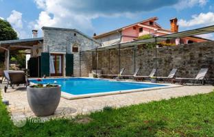 4-bedroom house 280 m² in Gračišće for 590,000 €