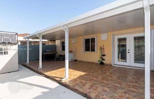 3-bedroom house 117 m² in Hialeah for $441,000