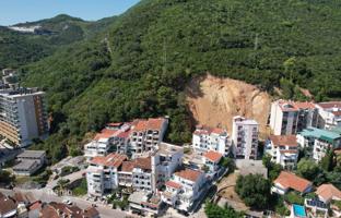 Land plot 2,685 m² in Budva city for 2,180,000 €