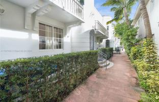 2-bedroom apartments in condo 66 m² in Miami Beach for $440,000