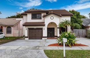 3-bedroom house 243 m² in West End for $720,000
