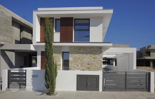 5-bedroom villa 256 m² in Larnaca for 715,000 €