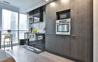 5-bedroom apartment in Temperance Street for C$1,010,000