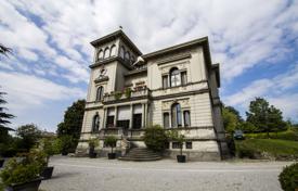Historic villa with a lush garden and lake views in San Fermo della Battaglia, Lombardy, Italy for 2,700,000 €