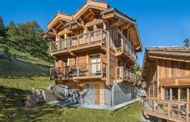 Three-level chalet 250 meters from the ski lift, Courchevel, Alps, France for 13,900 € per week