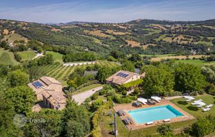Traditional estate with stables, pool, spa and huge plot in Sarnano, Marche, Italy for 1,470,000 €
