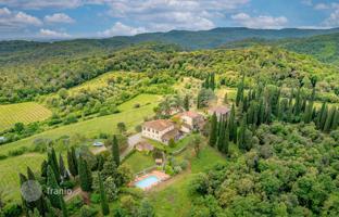 13-bedroom country house 1,500 m² in Arezzo. Price on request