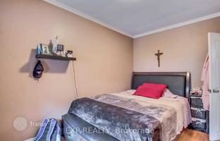 8-bedroom house in York for C$1,443,000