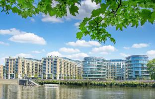 Spacious apartment with a view of the river in a residence with a spa area, in a prestigious area of Hammersmith, London, UK for £1,200,000