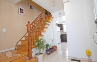9-bedroom house in Etobicoke for C$1,324,000